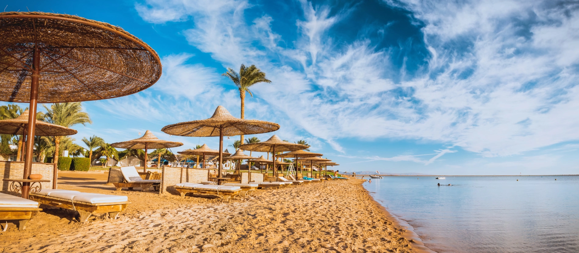 Jordanien_Aqaba_strand_1900x831_AdobeStock_377701466