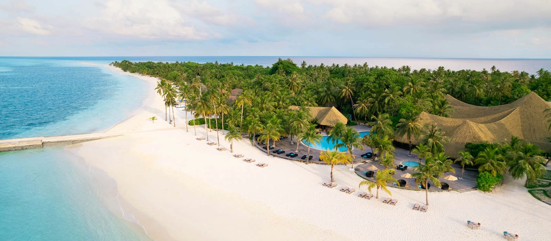 Kuredu-main-pool-aerial_1600x900
