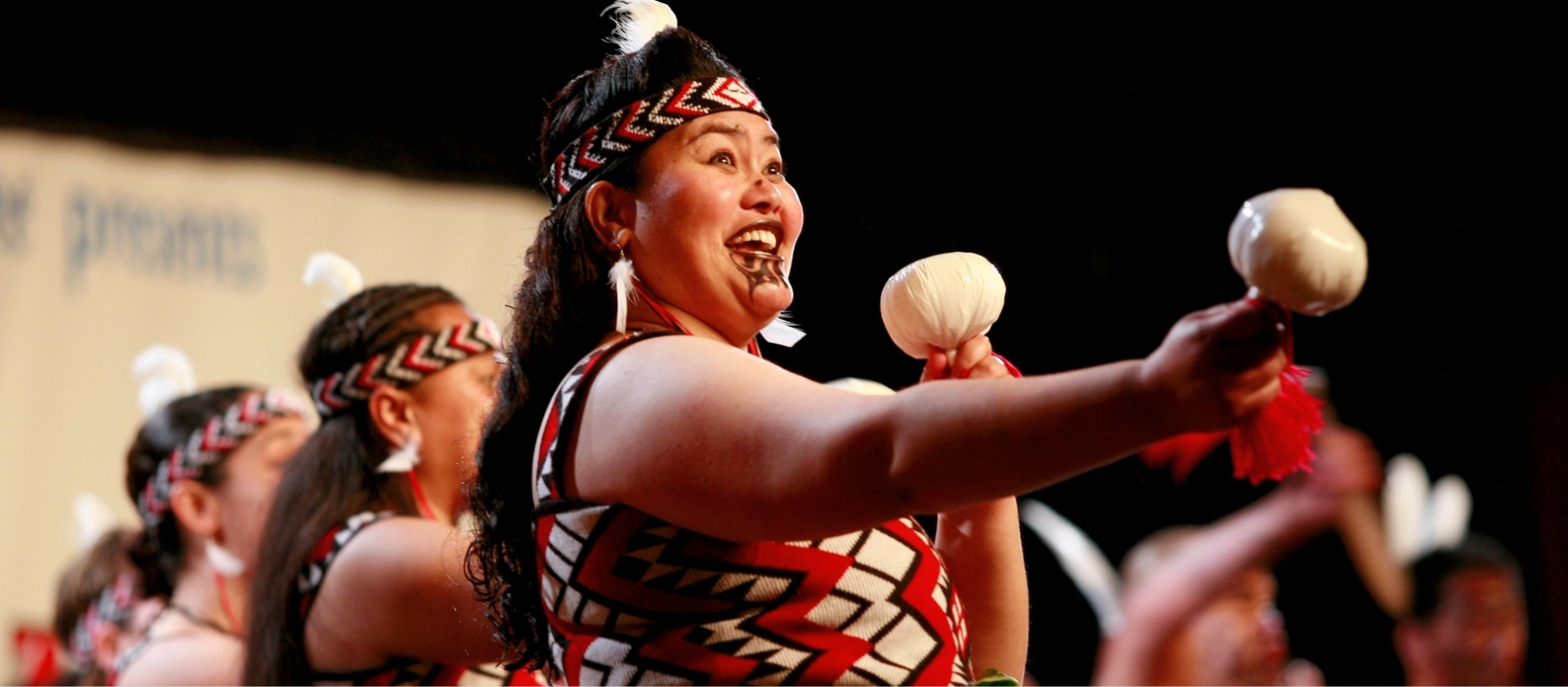nyazeeland_maoridans_TUI