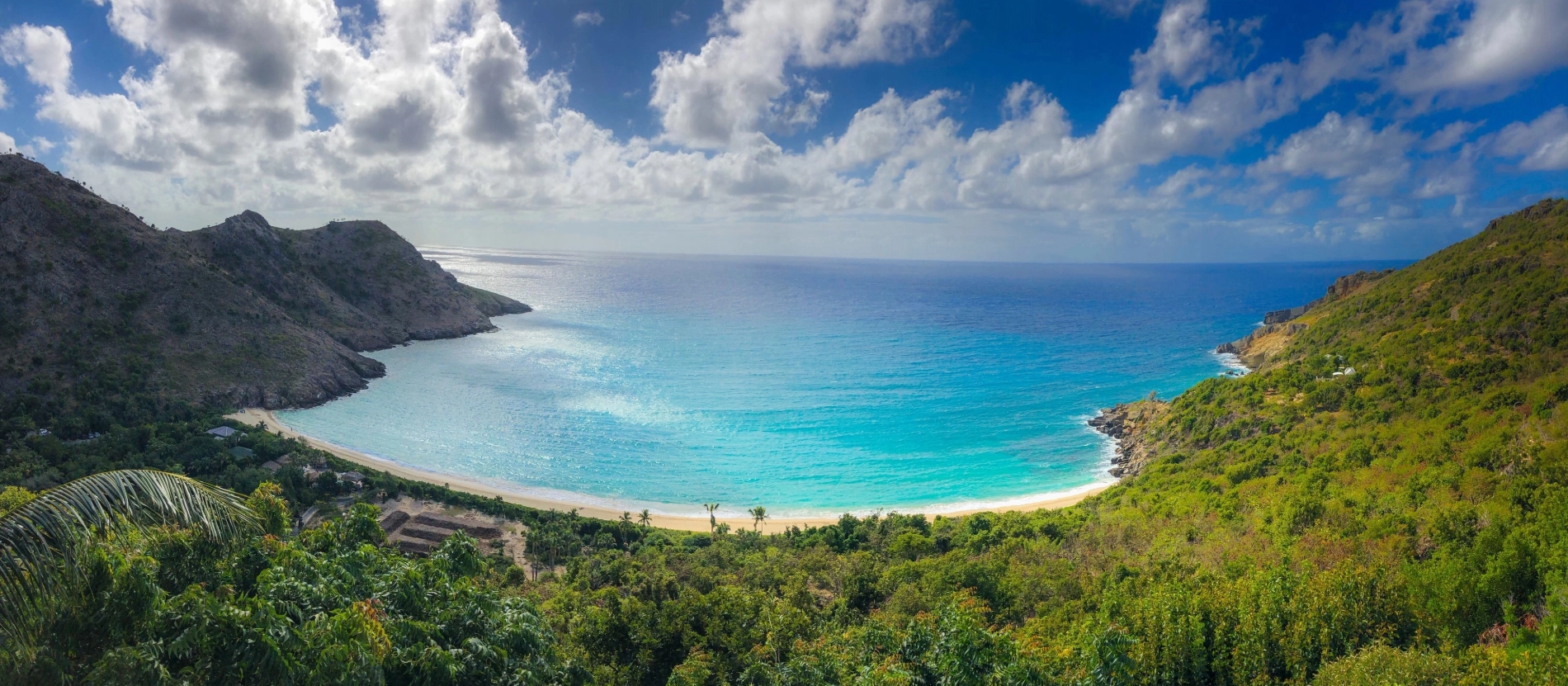 St-Barth-strand-AdobeStock_381476785